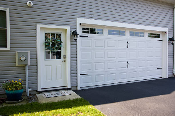 24/7 Emergency Garage Door Panel Replacement experts in Le Mars, IA